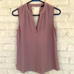 Ro&De v-neck sleeveless blouse top. Size XS